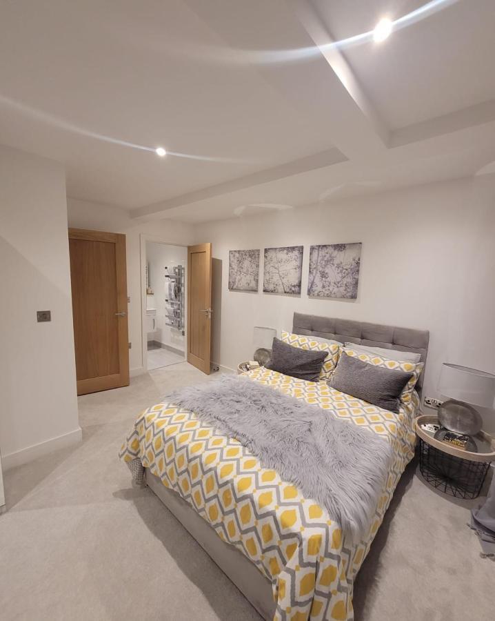 Luxury 2 Bed Apartment In The Heart Of Rochester Rochester  Exteriör bild